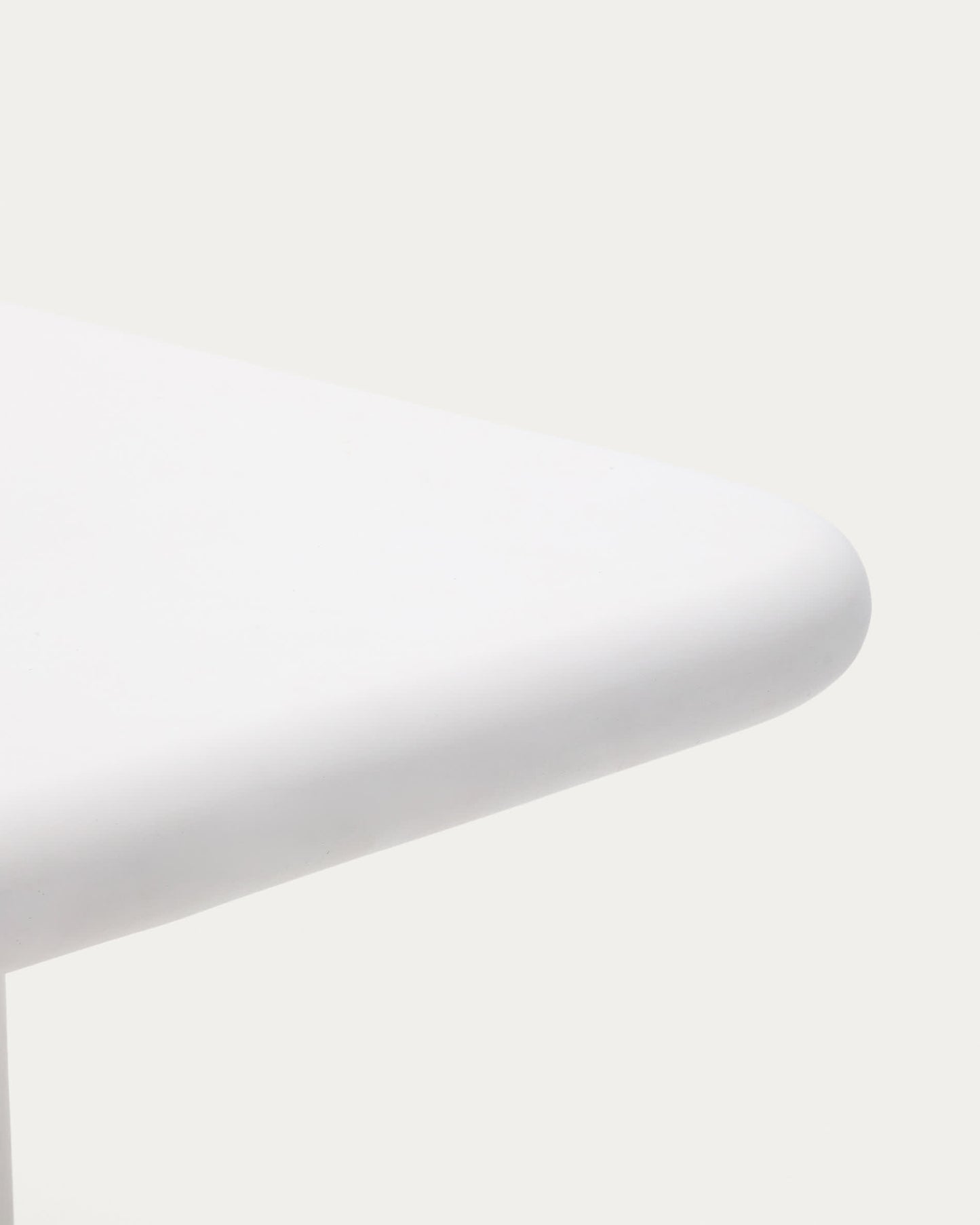 Tavolo Addaia in cemento bianco 135 x135 cm