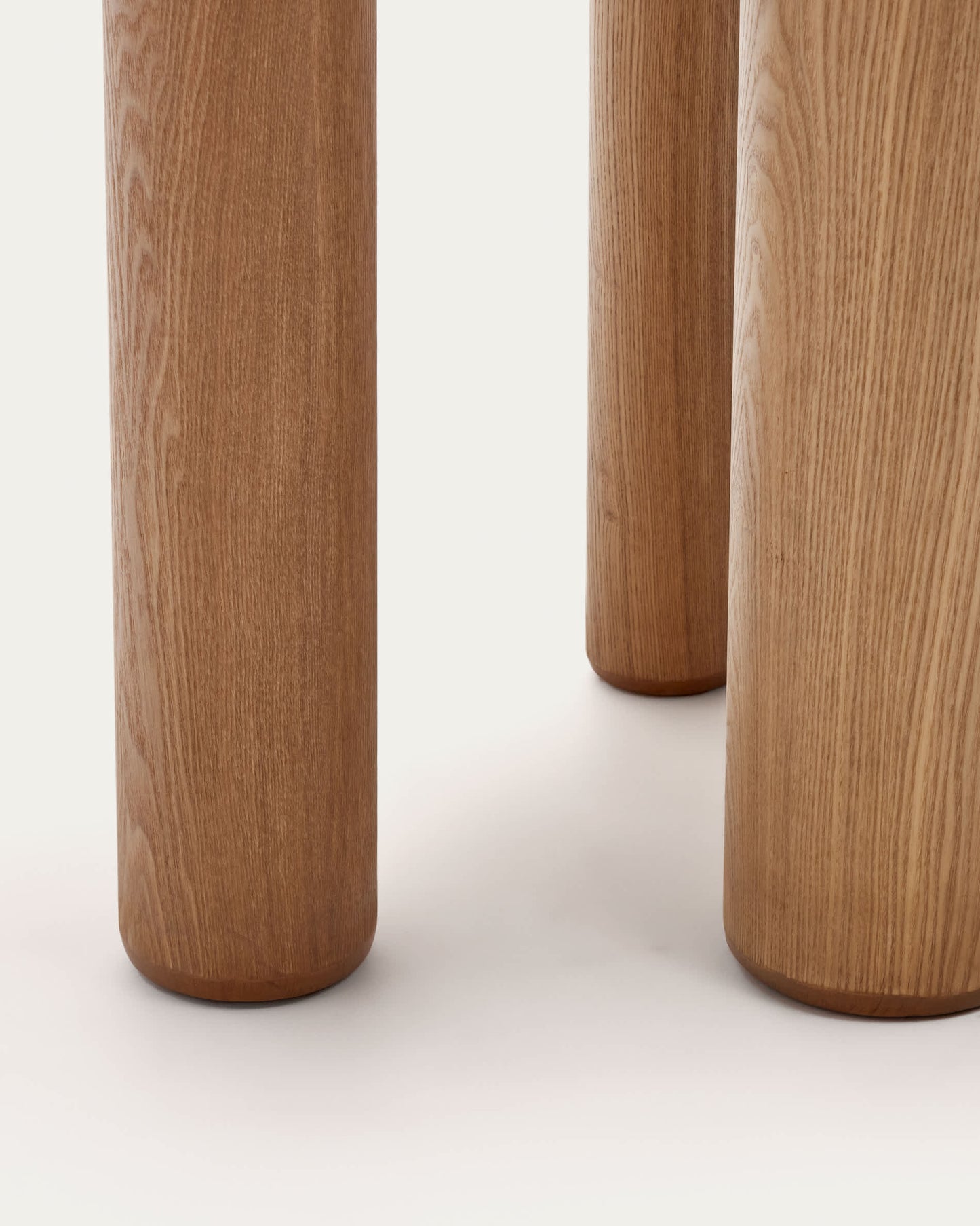 Tavolo ovale Mailen in frassino con finitura naturale Ø 220 x 105 cm