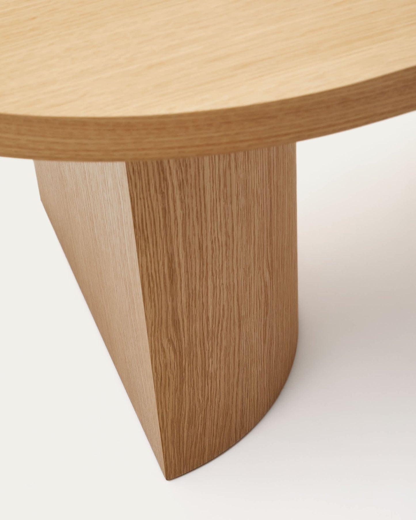 Tavolo Nealy con impiallacciatura in rovere e finitura naturale 240 x 100 cm