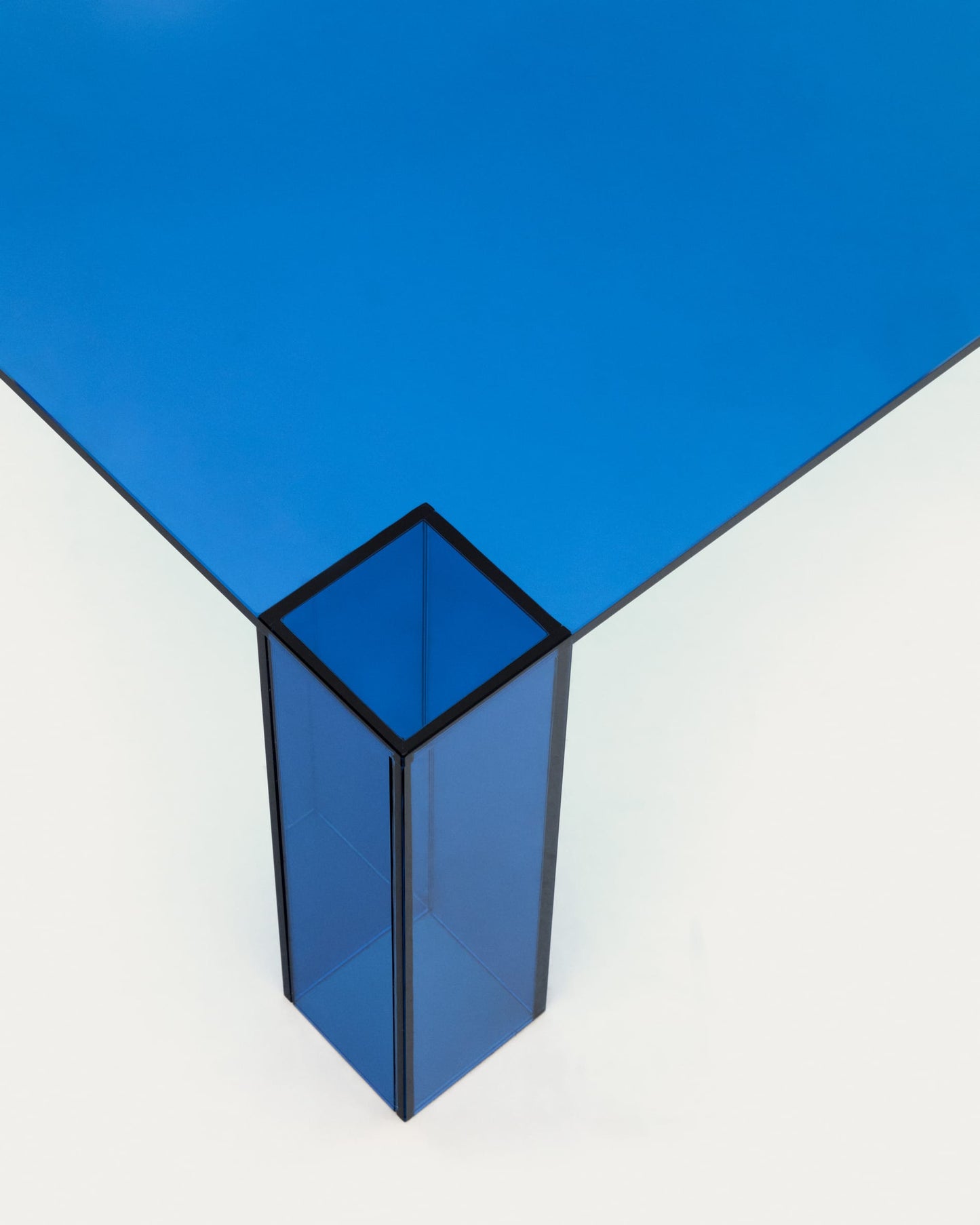 Tavolo d’appoggio Adularia di vetro temperato blu 85 x 85 cm