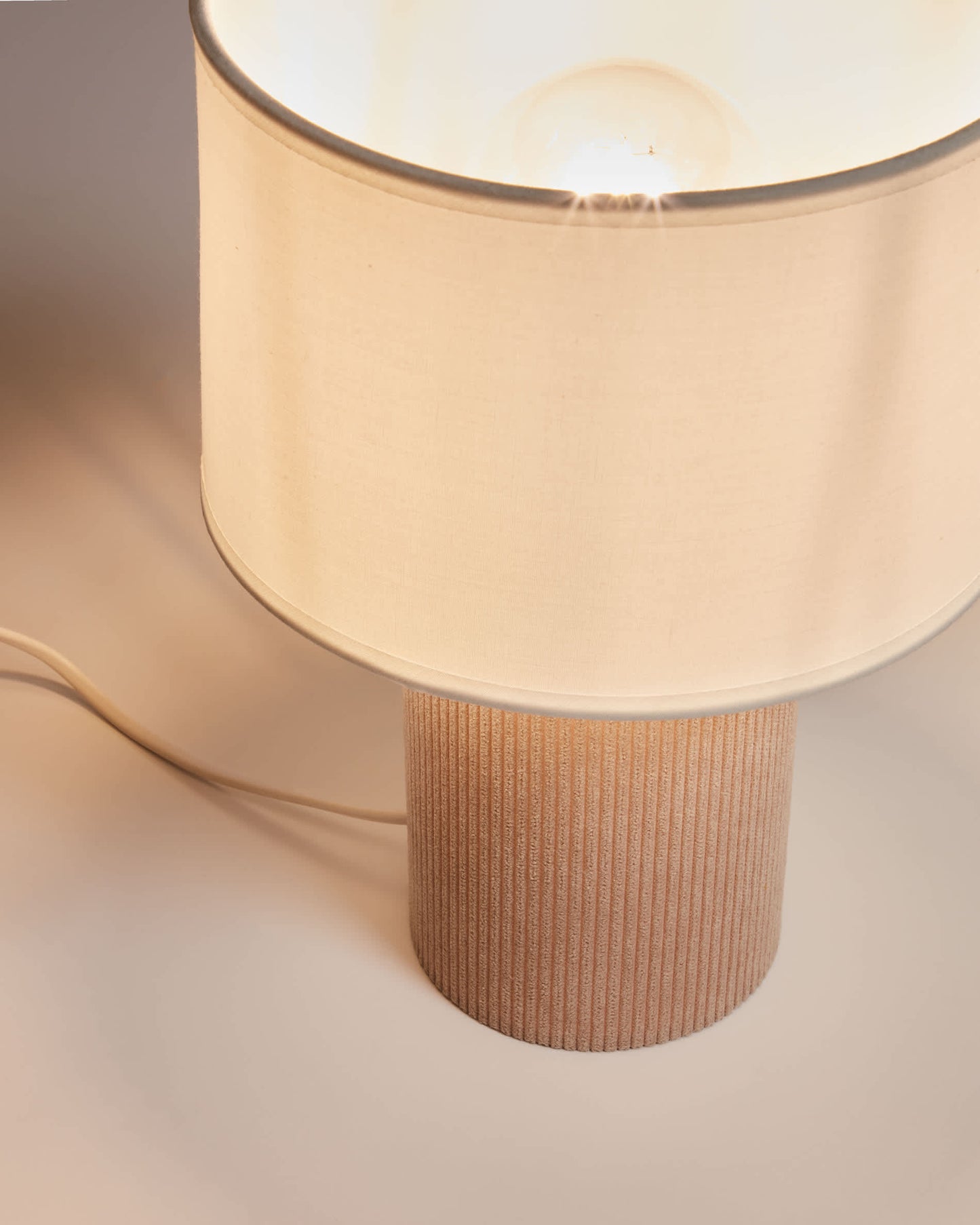 Lampada da tavolo Bianella in velluto a coste beige