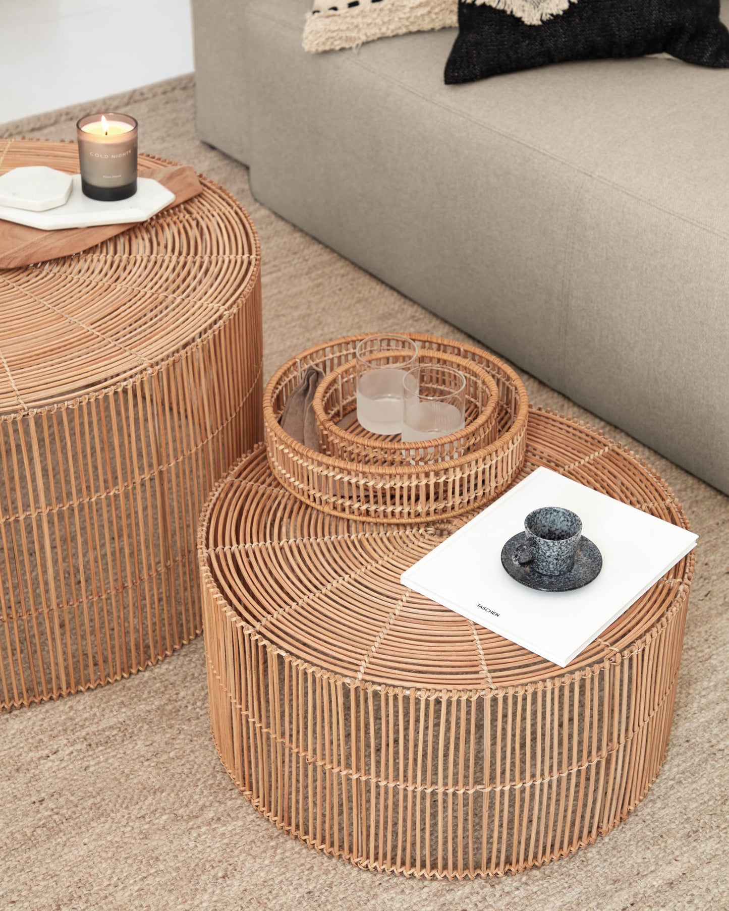 Set Elmima di 2 tavolini rattan con finitura naturale Ø 66 cm e Ø 55 cm