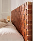 Testiera Calixta in legno massello di teak e pelle per letto da 150 cm