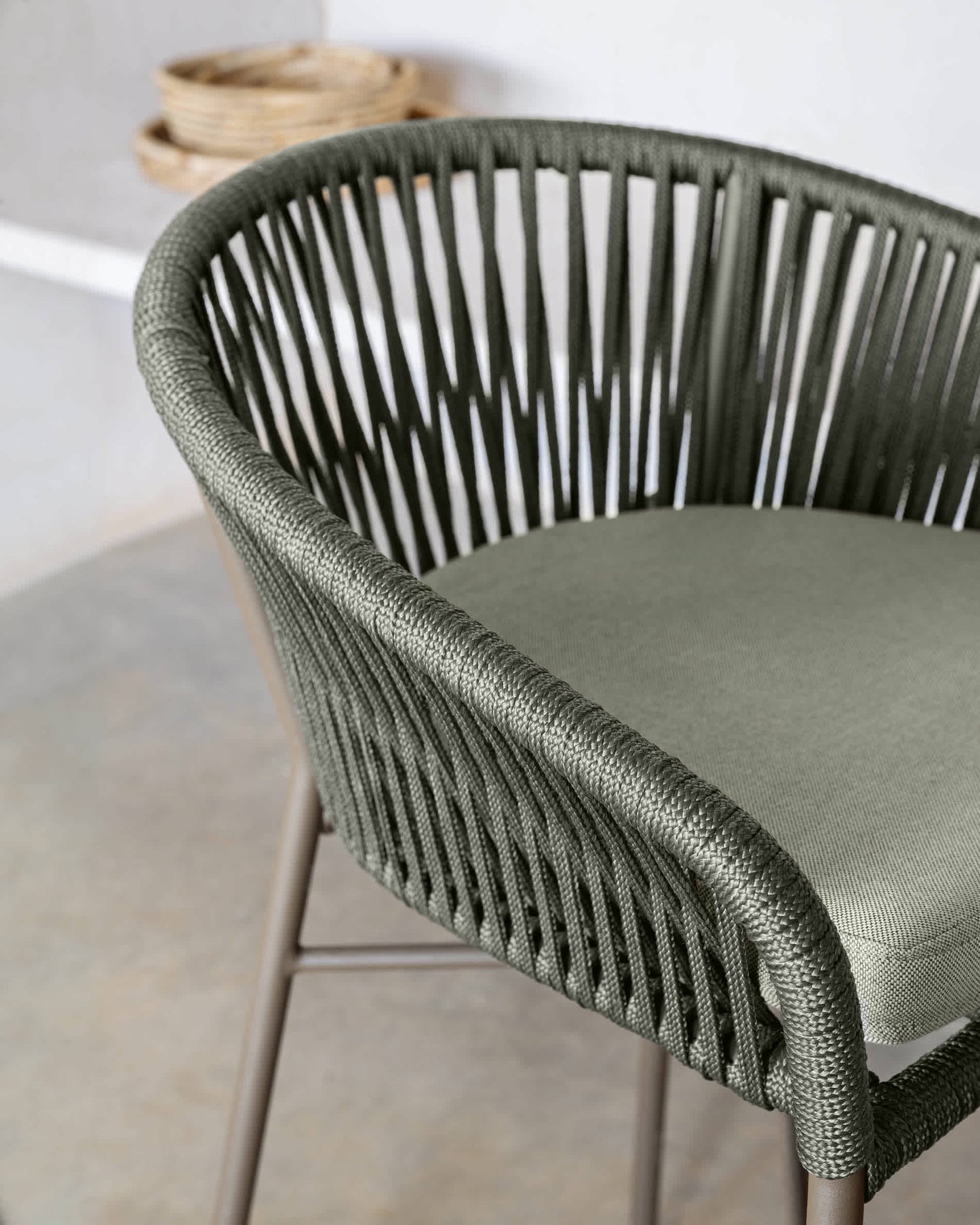 Sgabello Yanet in corda verde altezza 65 cm