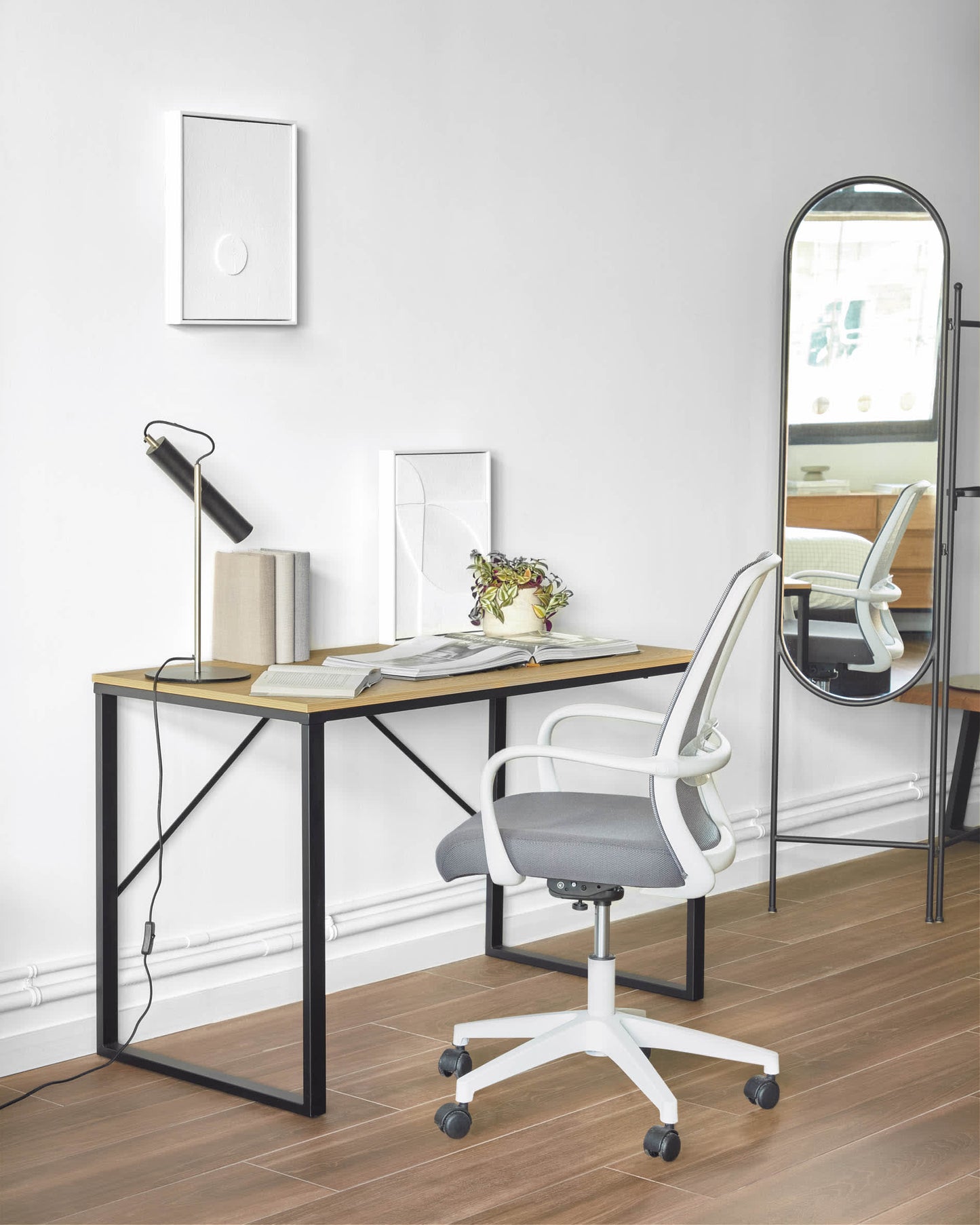 Sedia da scrivania Melva grigio e gambe in acciaio bianco