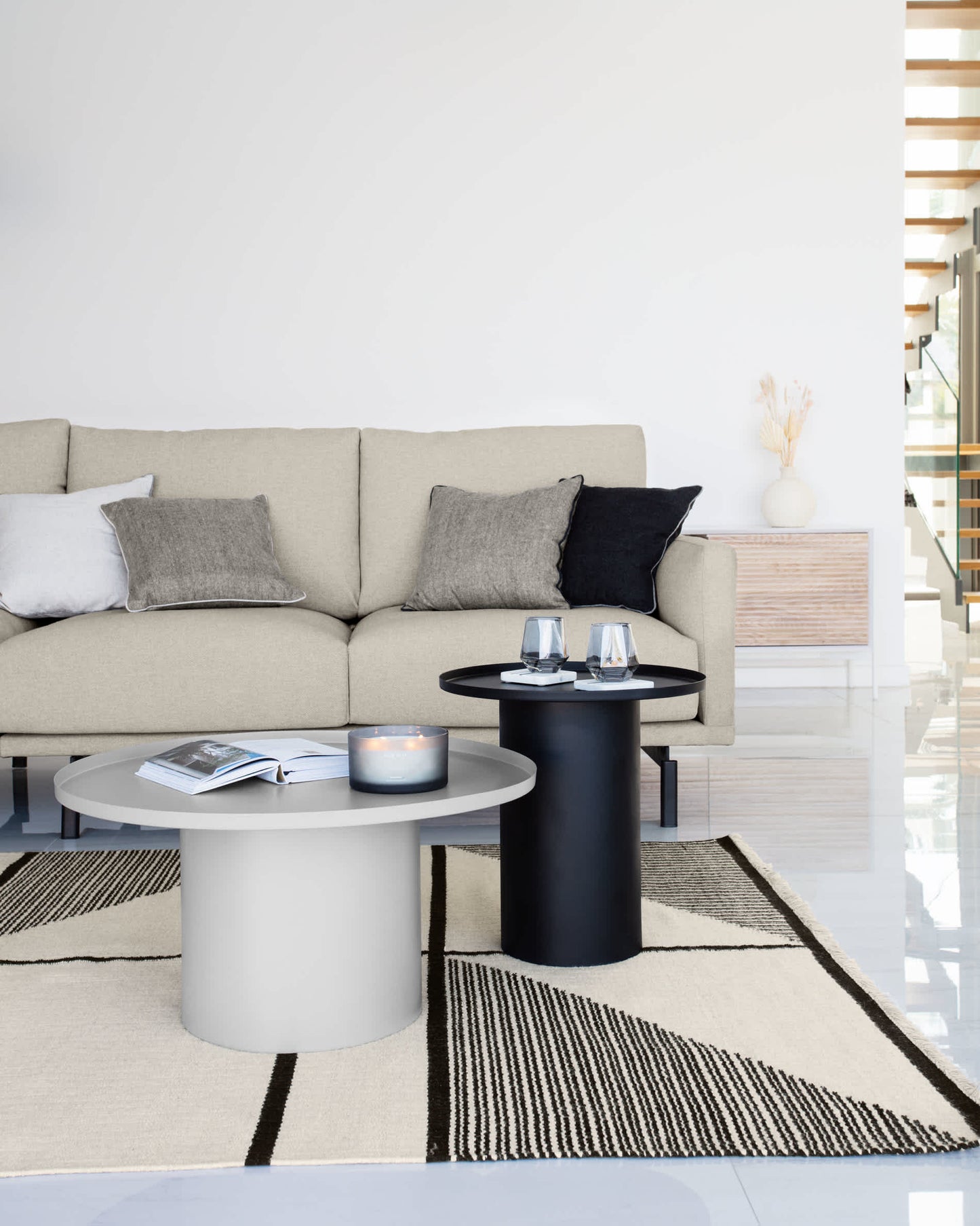 Tavolino rotondo Fleska in metallo grigio Ø 72 cm