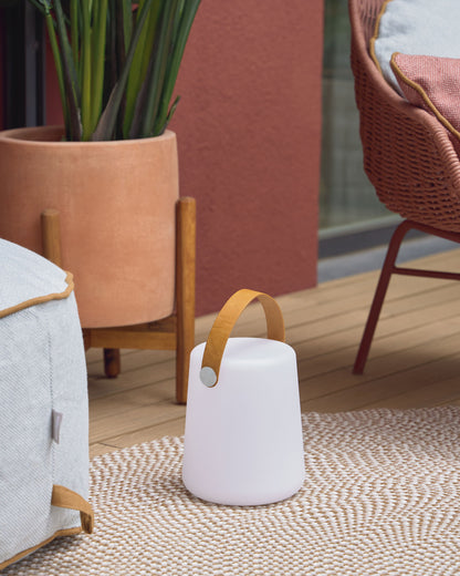 Lampada da tavolo Dialma con manico marrone