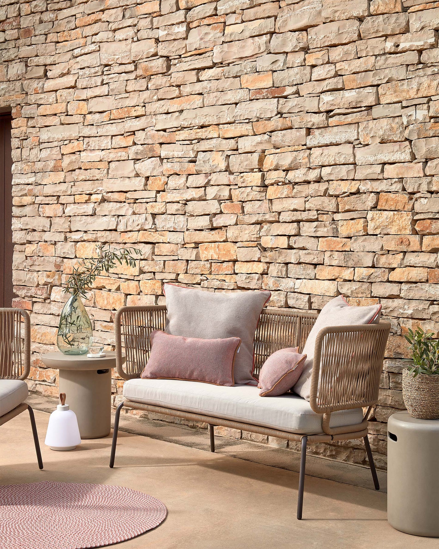 Divano Nadin 2 posti in corda beige e acciaio zincato 135 cm