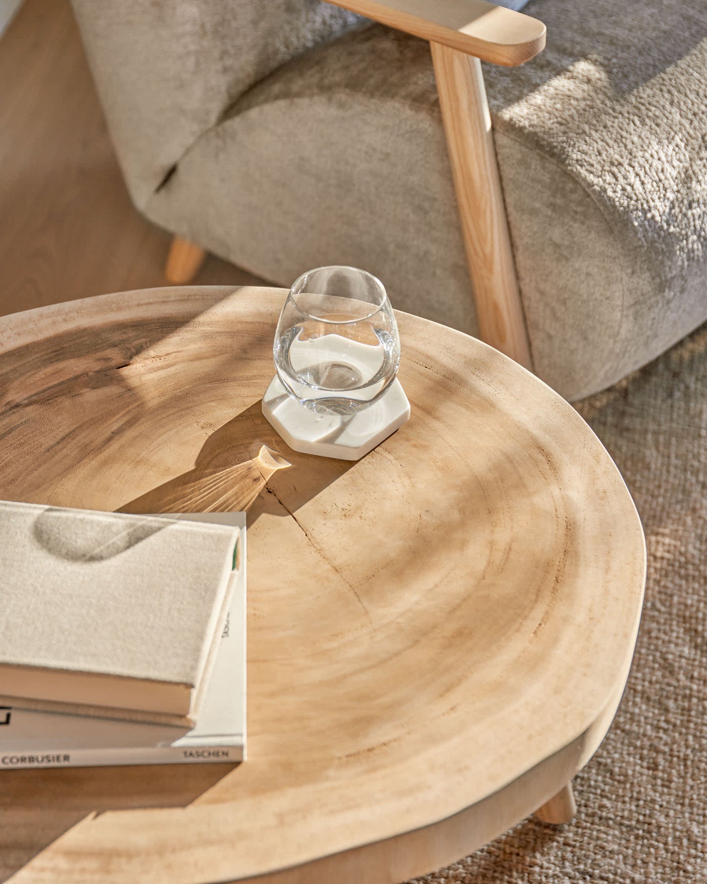Tavolino Wellcres in legno massello di mungur Ø 65 cm