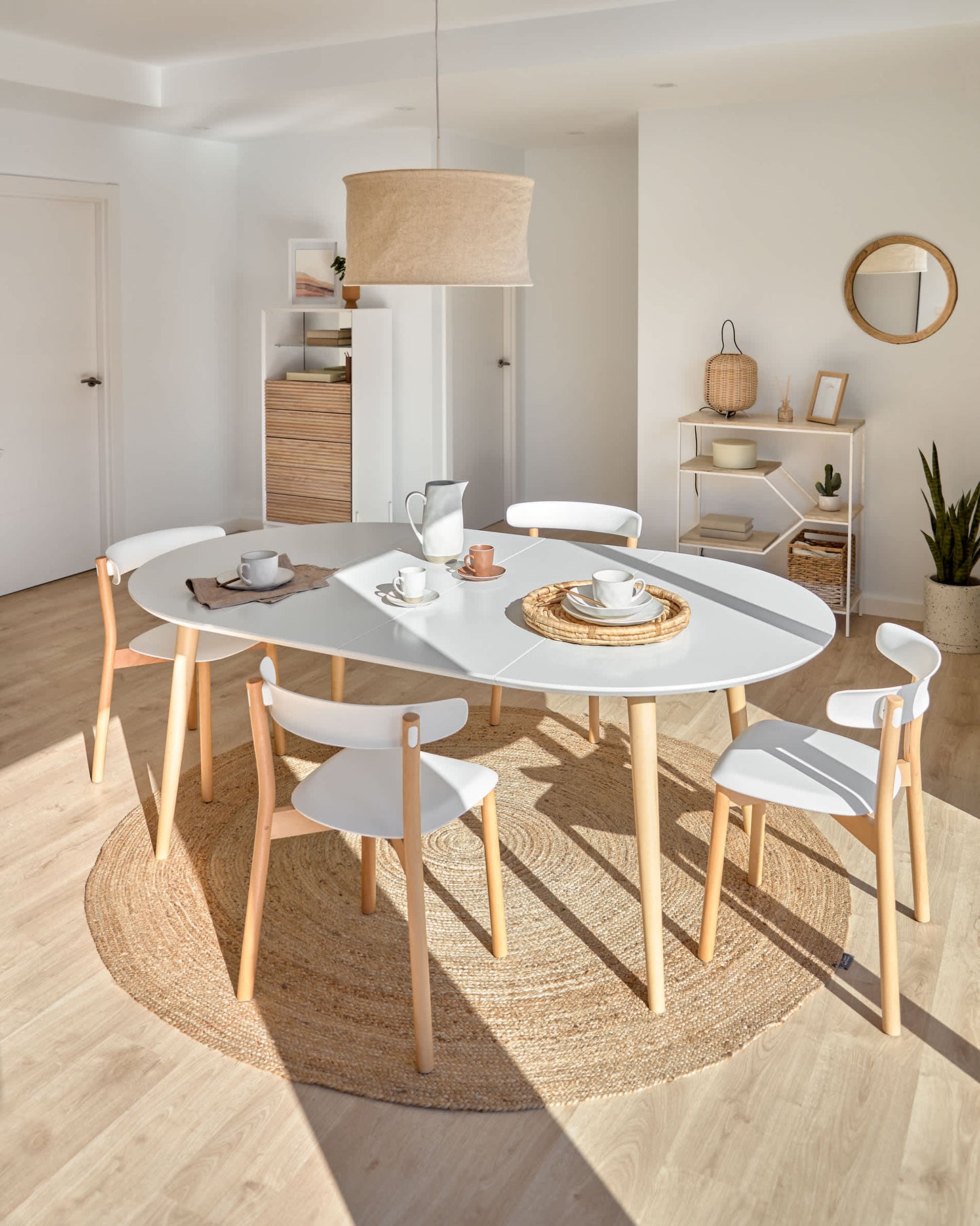 Tavolo rotondo allungabile Oqui MDF laccato bianco gambe massello di faggio 120(200)x120cm