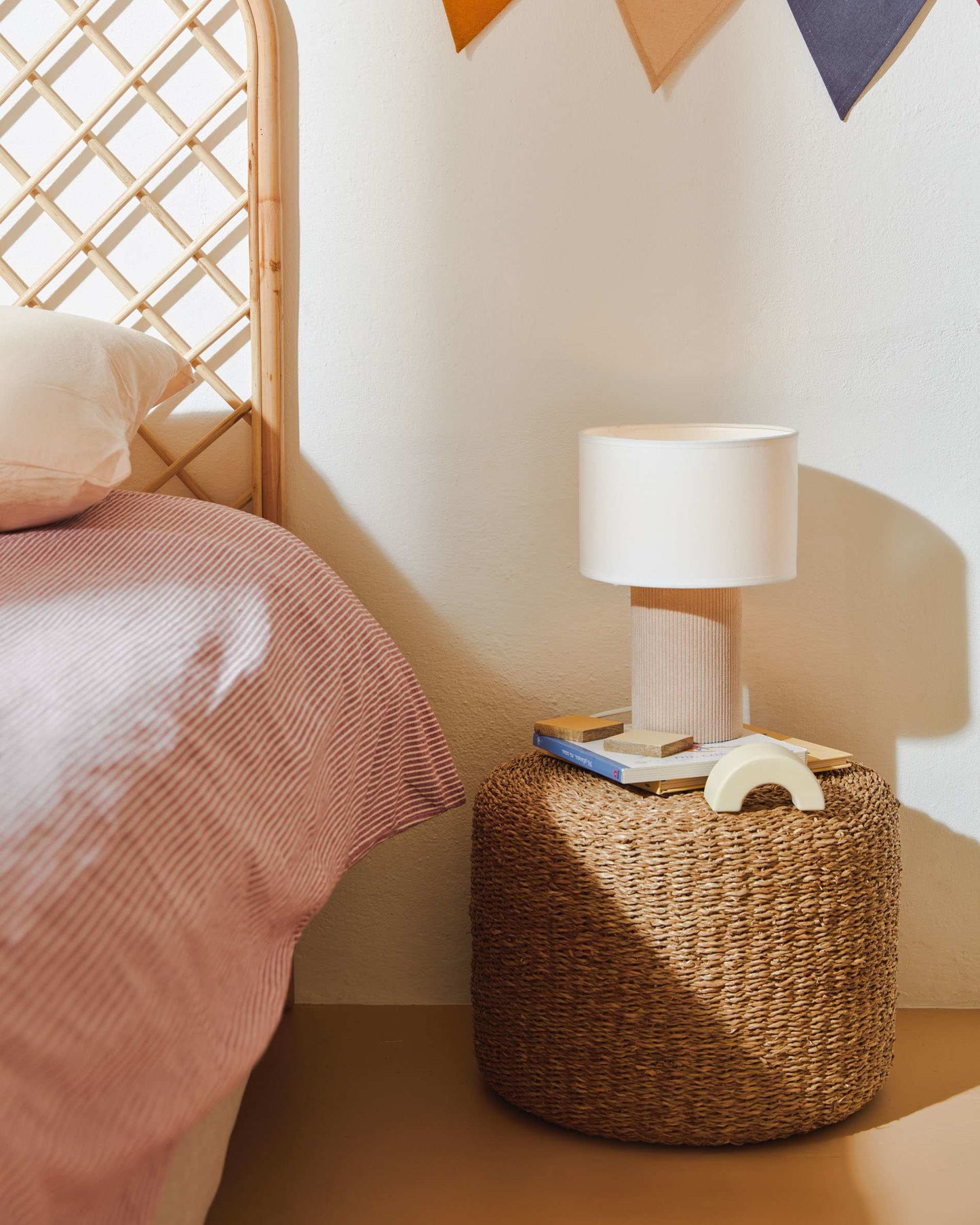 Lampada da tavolo Bianella in velluto a coste beige