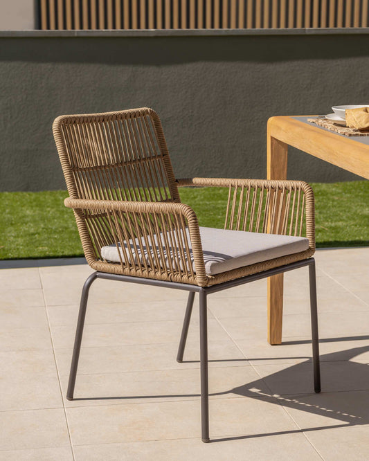 Sedia Samanta in corda beige e gambe in acciaio zincato