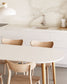 Tavolo rotondo allungabile Oqui MDF laccato bianco e gambe in faggio massiccio 90 (170) x 90 cm