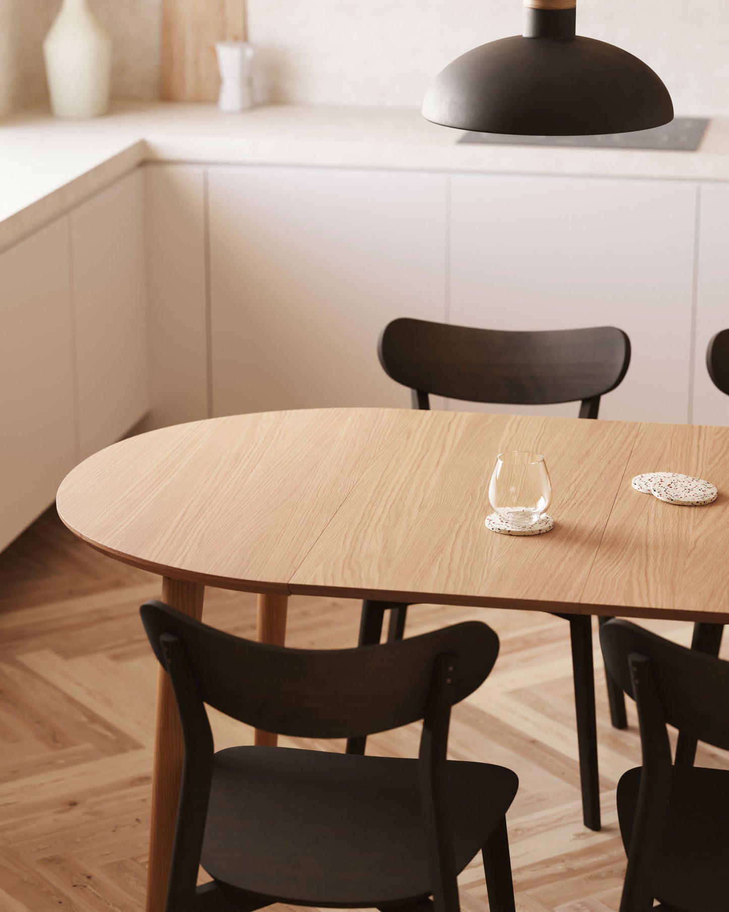 Tavolo rotondo allungabile Oqui MDF impiallacciato rovere e gambe in legno massiccio 90 (170) x 90 cm