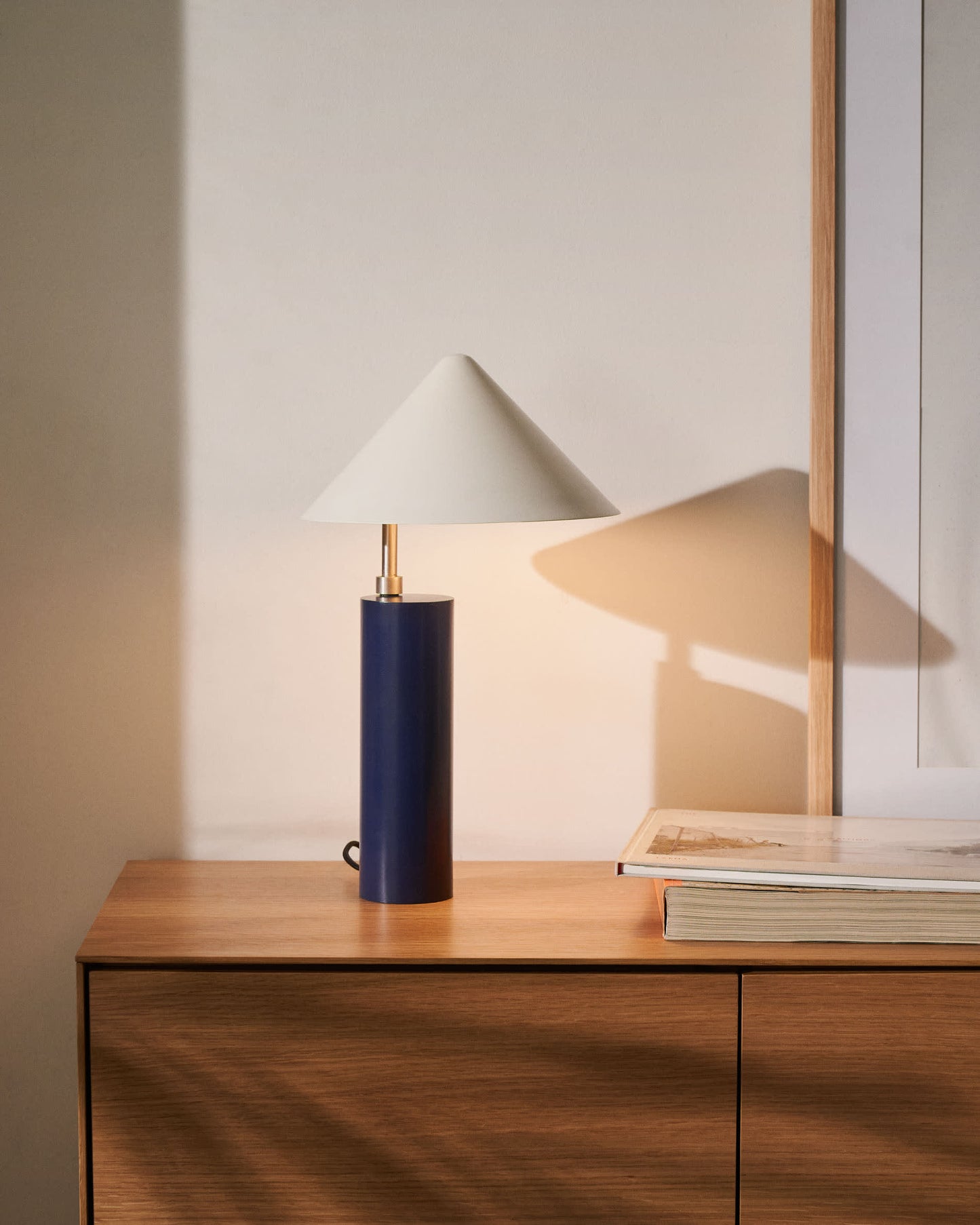Lampada da tavolo Shiva in metallo verniciato blu e bianco