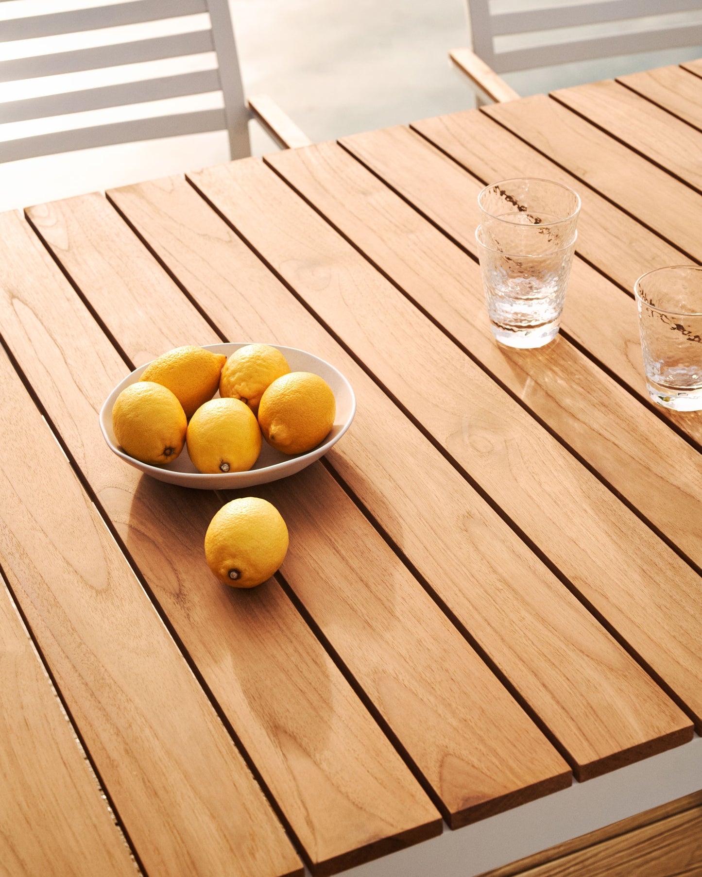 Tavolo 100% da esterno Bona legno massello di teca e alluminio finitura bianca 160x90 cm