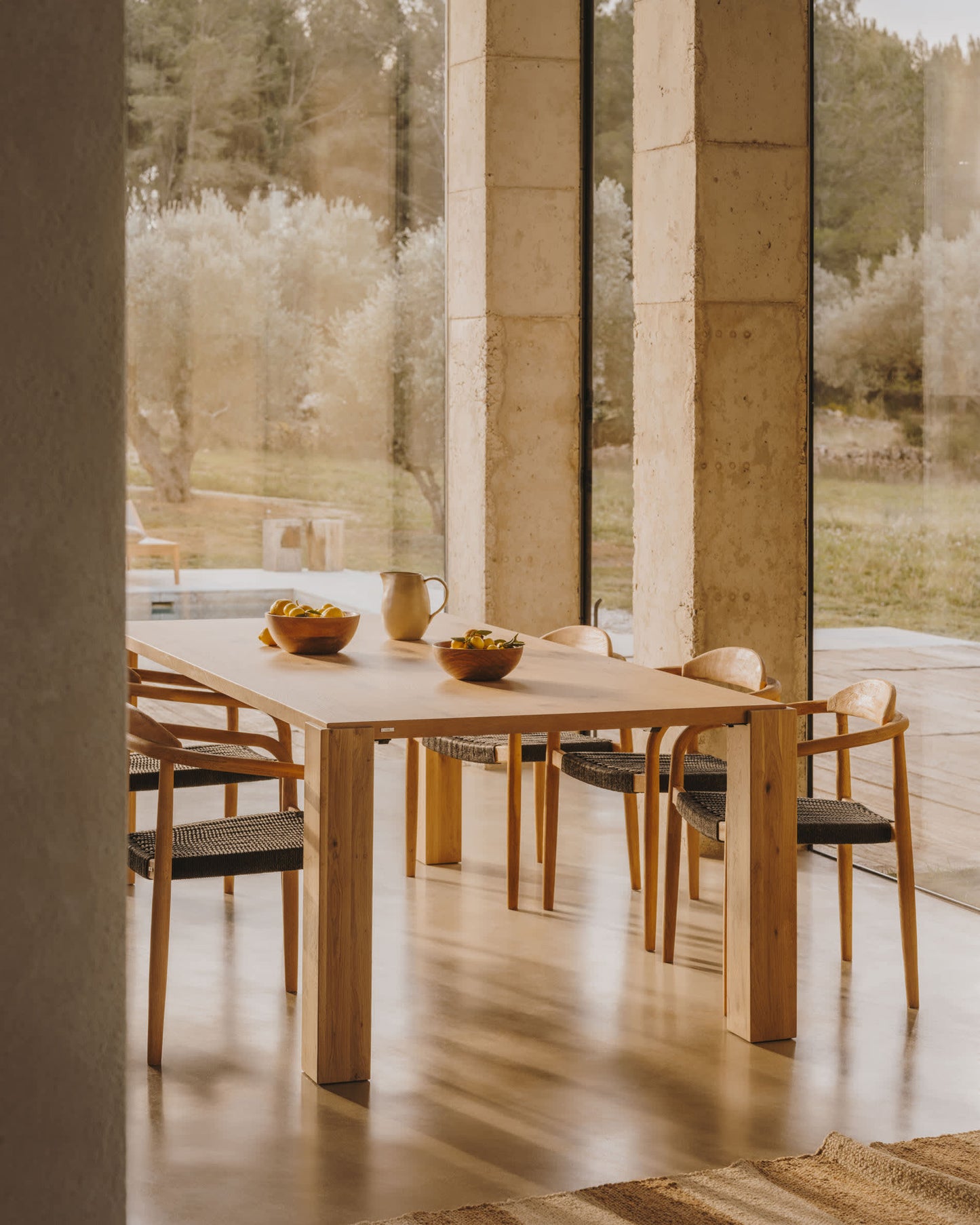 Sedia Nina in legno massello di acacia e corda nera