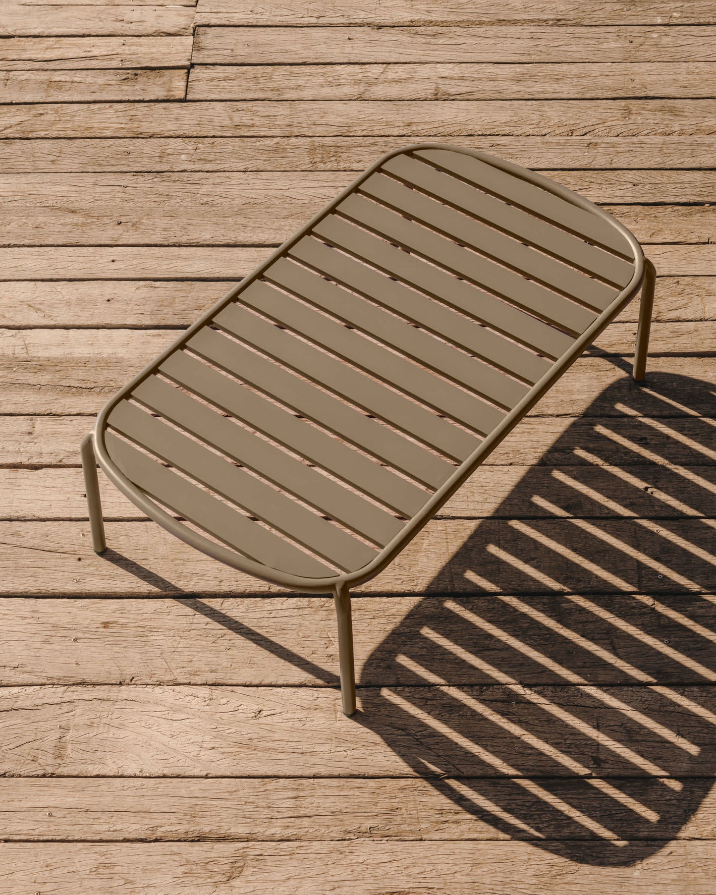Tavolino da caffè da esterno Joncols in alluminio verniciato verde Ø 110 x 62 cm