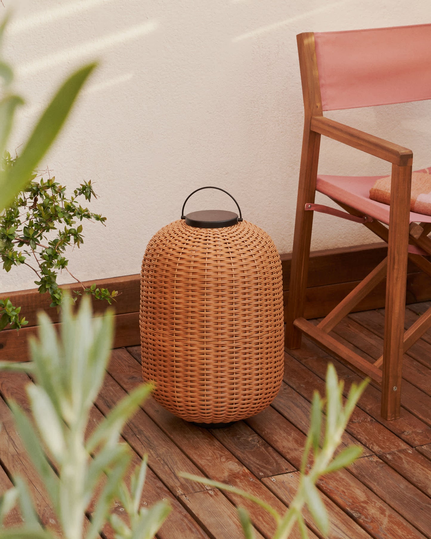 Lampada da tavolo grande portatile Saranella in rattan sintetico marrone