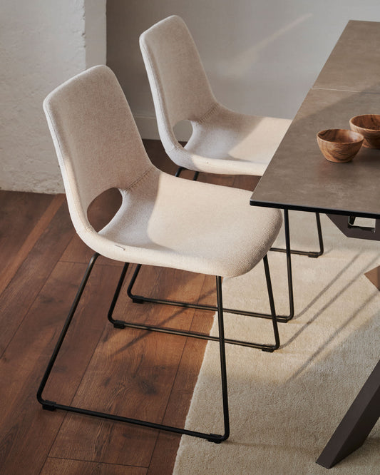 Sedia Zahara beige e gambe in acciaio finitura nera