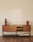 Credenza Vedrana 3 ante impiallacciate noce e gambe in acciaio nero 195x80 cm