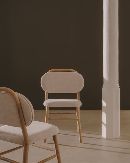 Sedia Helda in ciniglia beige e massello di quercia