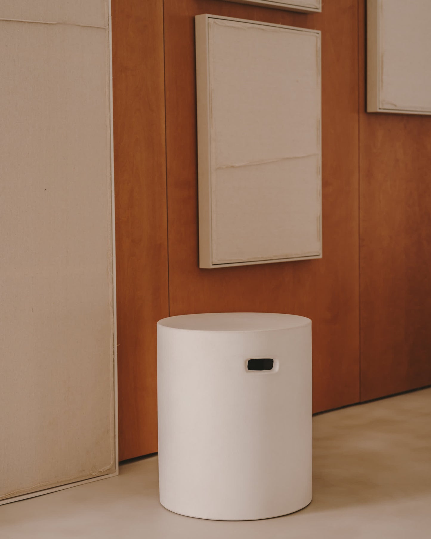 Tavolino Aiguablava in cemento bianco Ø 37 cm