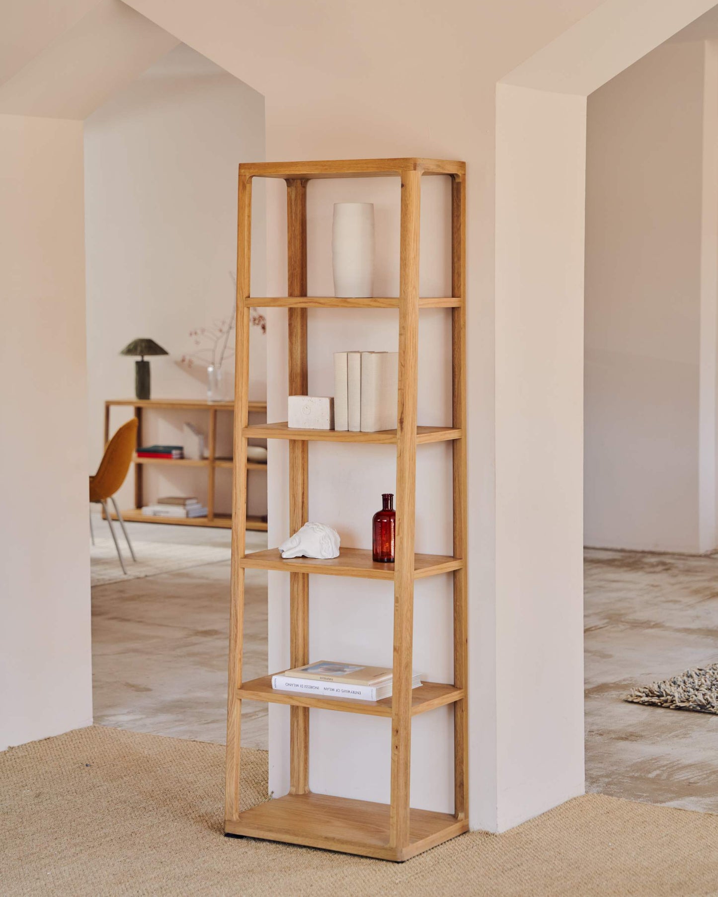 Libreria Maymai con struttura in legno massiccio di rovere 60 x 193 cm