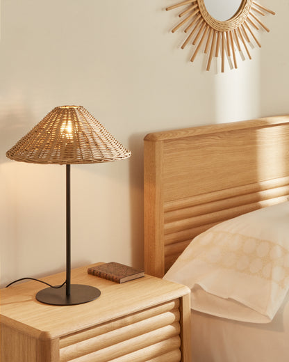 Lampada da tavolo Urania in rattan e metallo con finitura in nero