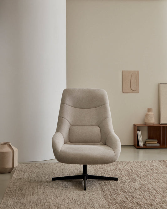 Poltrona girevole Celida di ciniglia beige e acciaio con finitura nera
