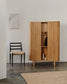Credenza alta Mailen 2 porte in impiallacciatura di frassino con finitura naturale 110 x 160 cm