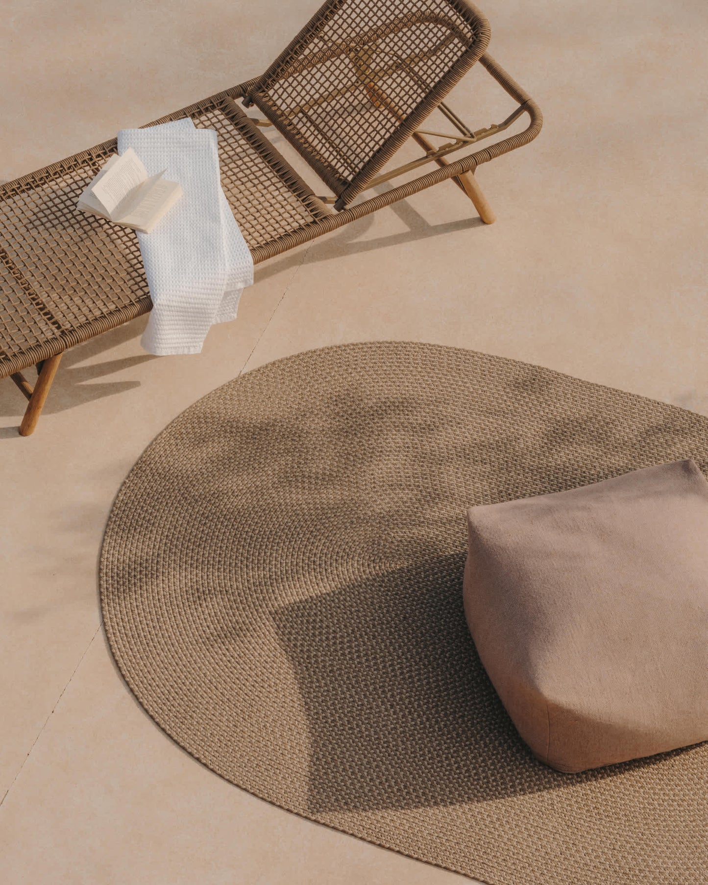 Tappeto ovale Rodhe 100% PET beige 160 x 230 cm