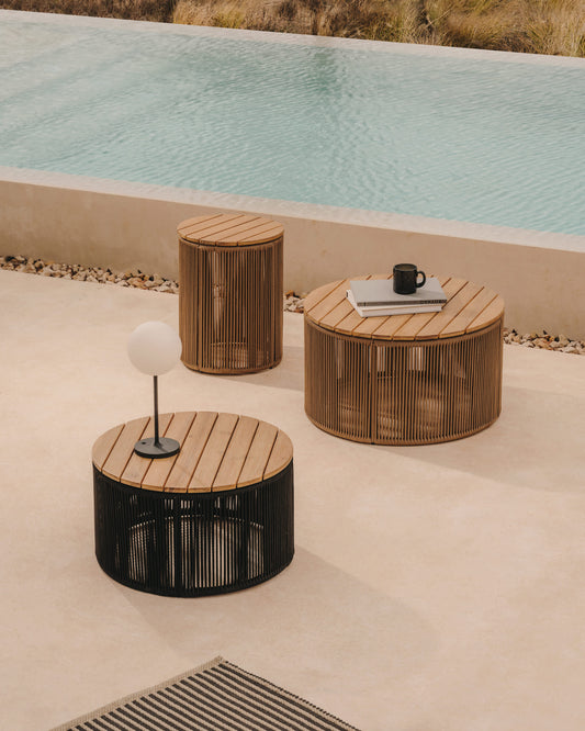 Tavolino Dandara in acciaio, corda beige e gambe in legno massiccio di acacia Ø70 cm