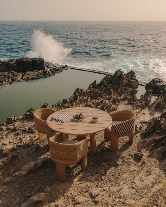 Tavolo rotondo Xoriguer in legno massiccio di eucalipto Ø140 cm