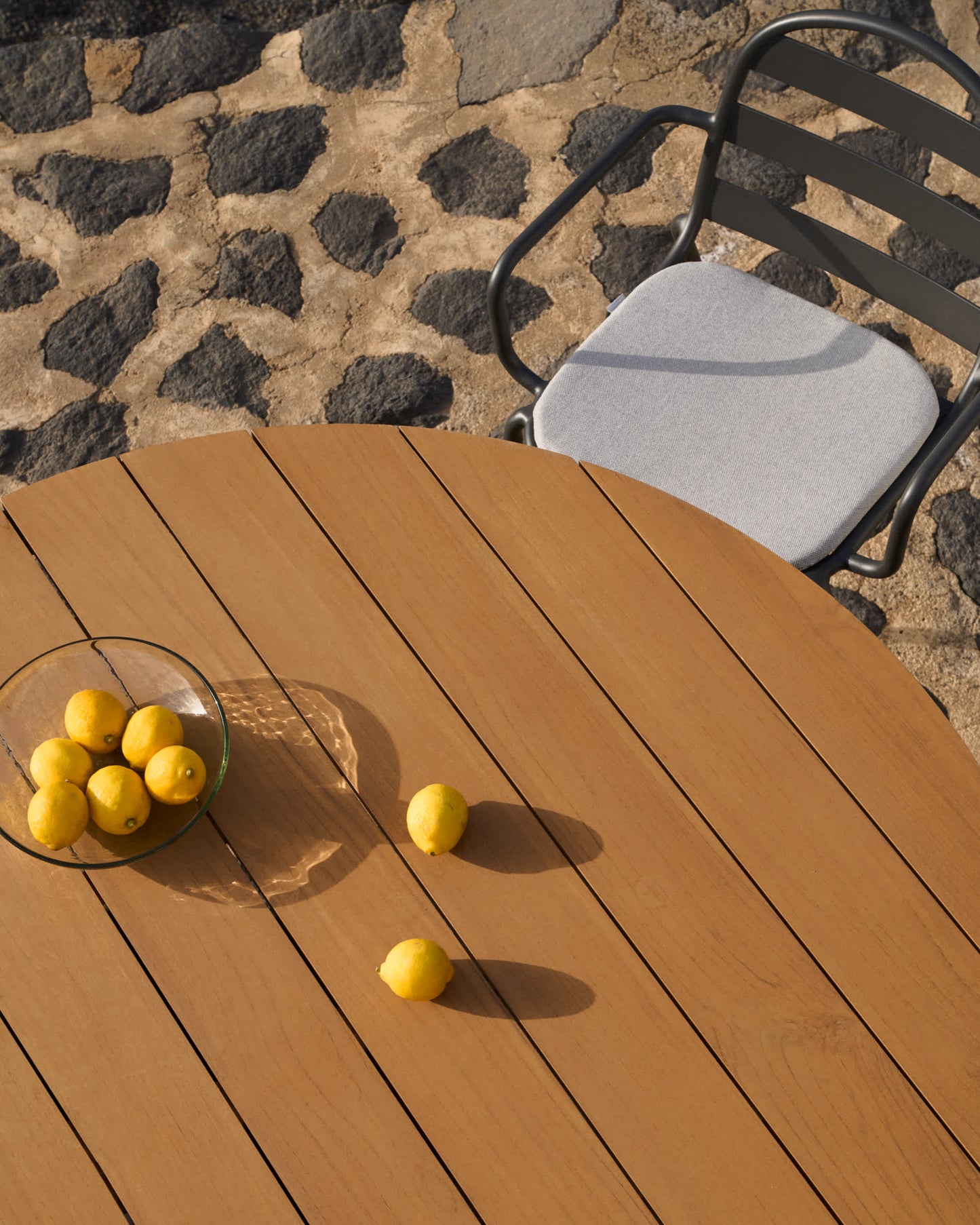 Tavolo rotondo da esterno Tudons in alluminio con finitura in grigio e teak Ø120 cm