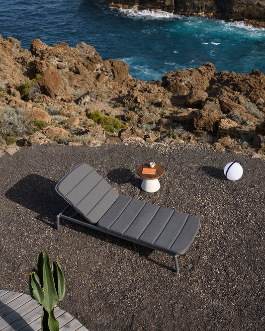 Lampada da tavolo Dinesh con manico in acciaio nero