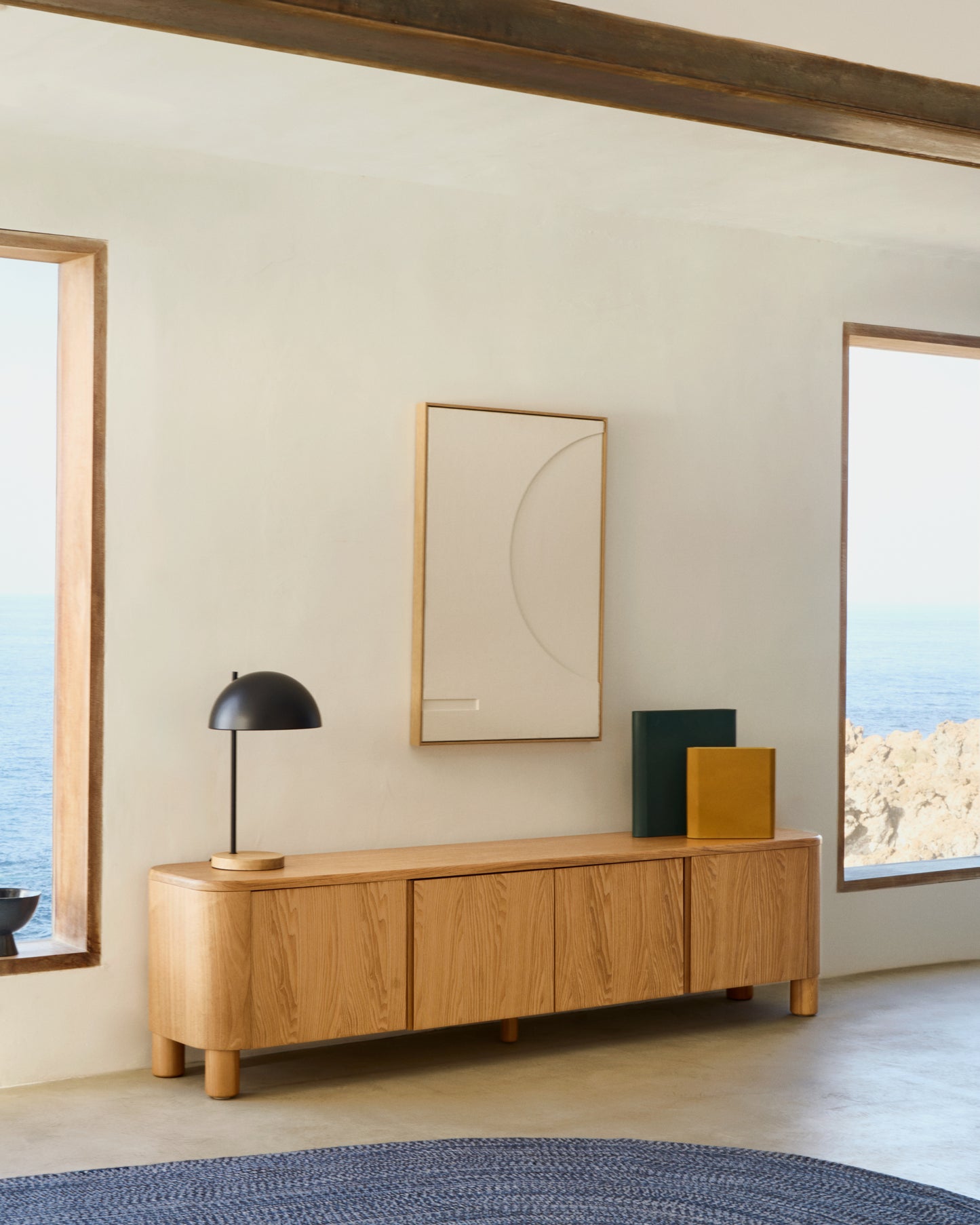 Lampada da tavolo Catlar in legno di frassino e metallo con finitura in nero