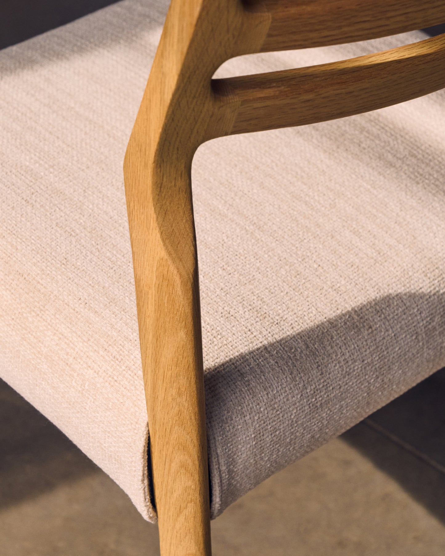 Sedia Cudia sfoderabile ciniglia beige legno massiccio di rovere naturale