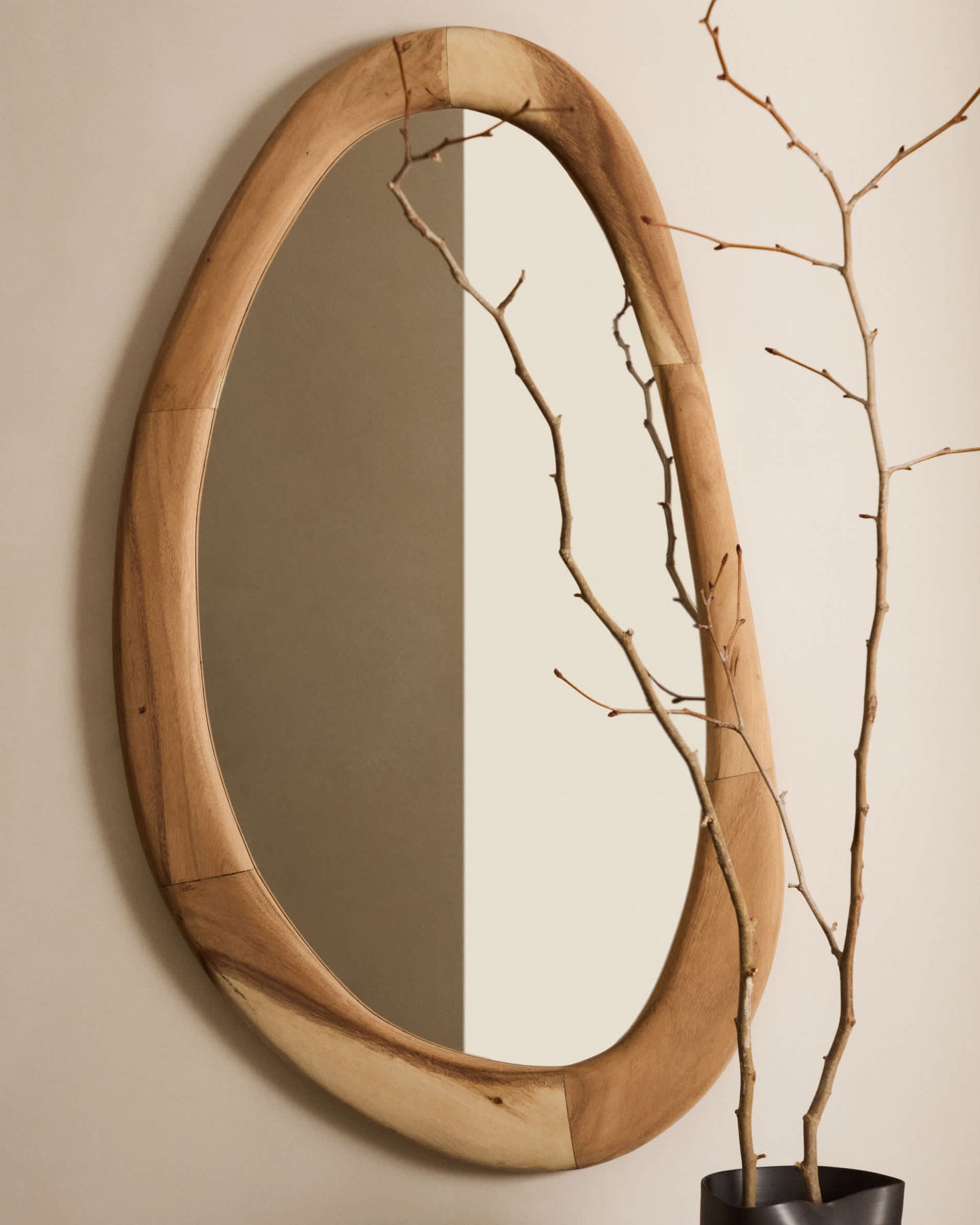 Specchio Selem in legno di mungur con finitura naturale 60 x 107 cm