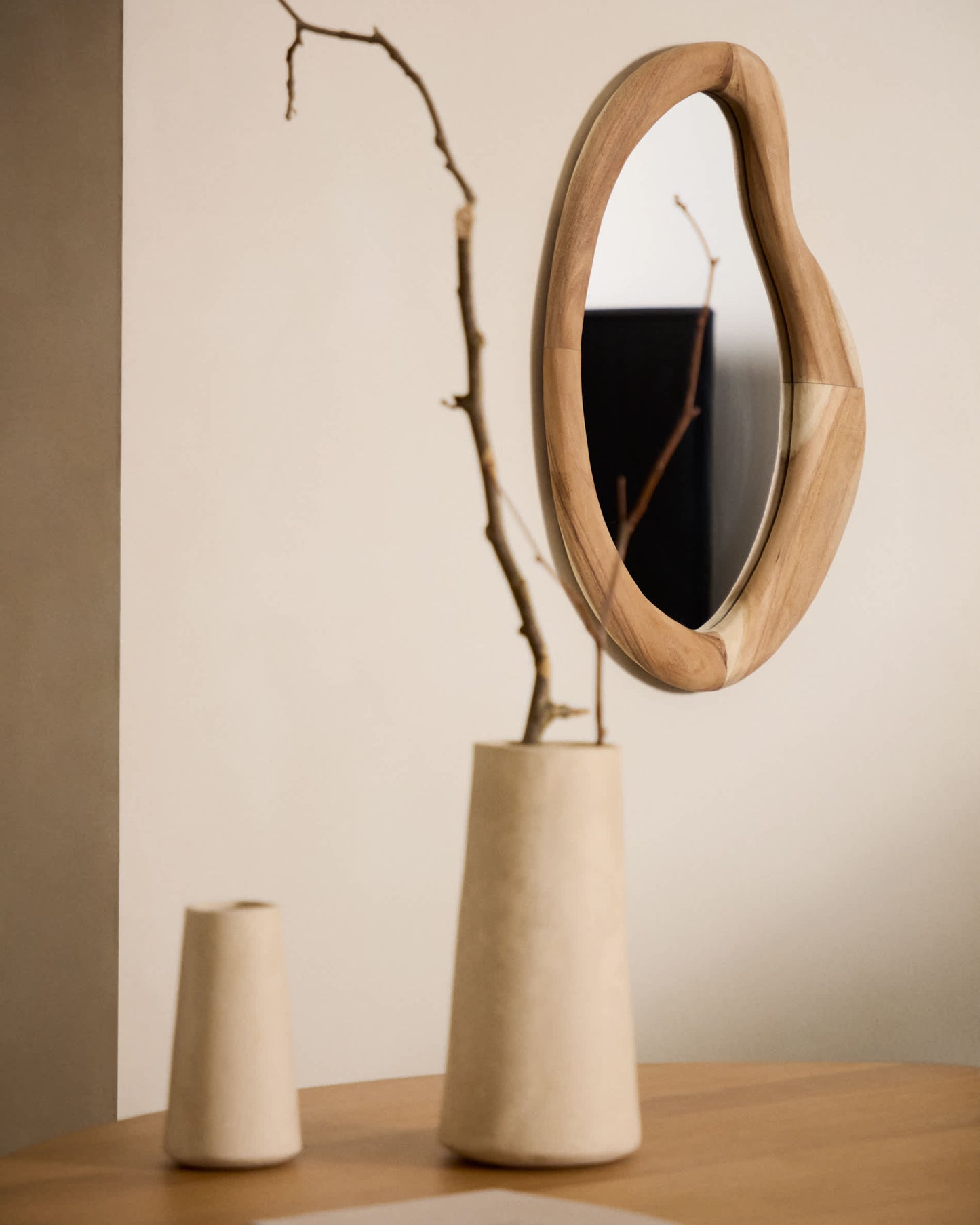 Specchio Selem in legno di mungur con finitura naturale 68 x 44 cm