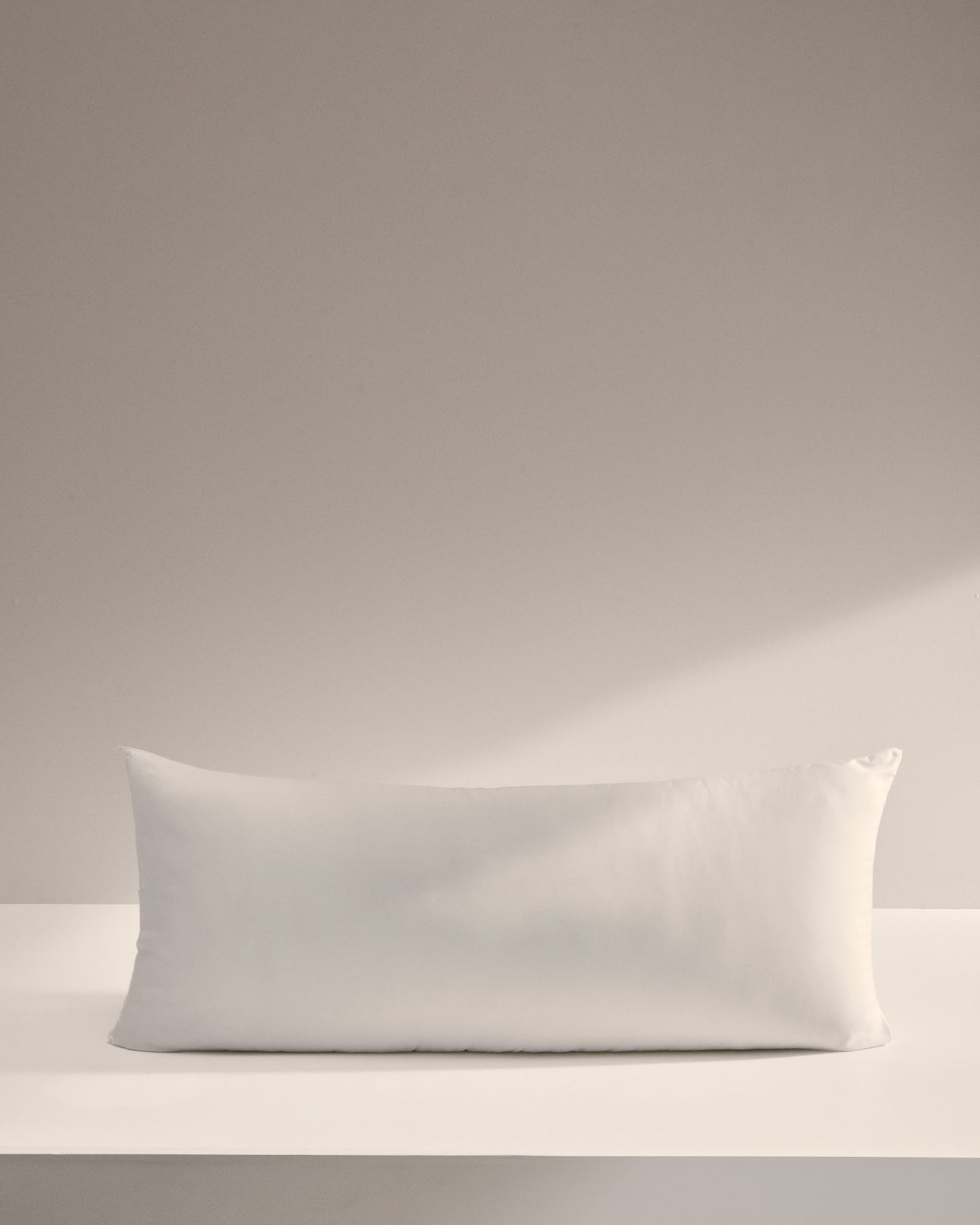 Cuscino Nyla in microfibra 90 x 40 cm prodotto in Spagna
