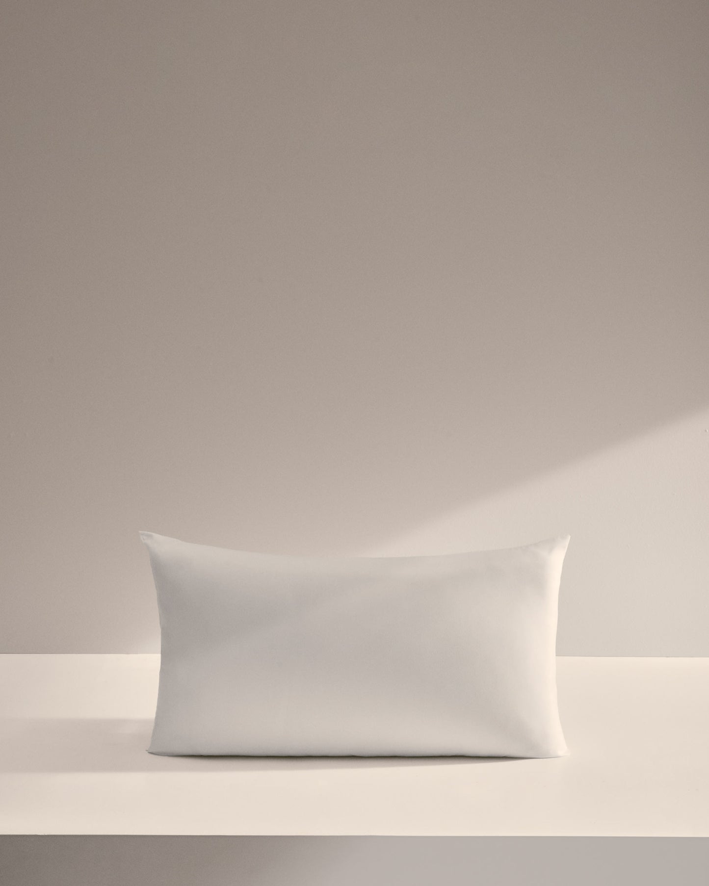 Cuscino Nyla in microfibra 70 x 40 cm prodotto in Spagna