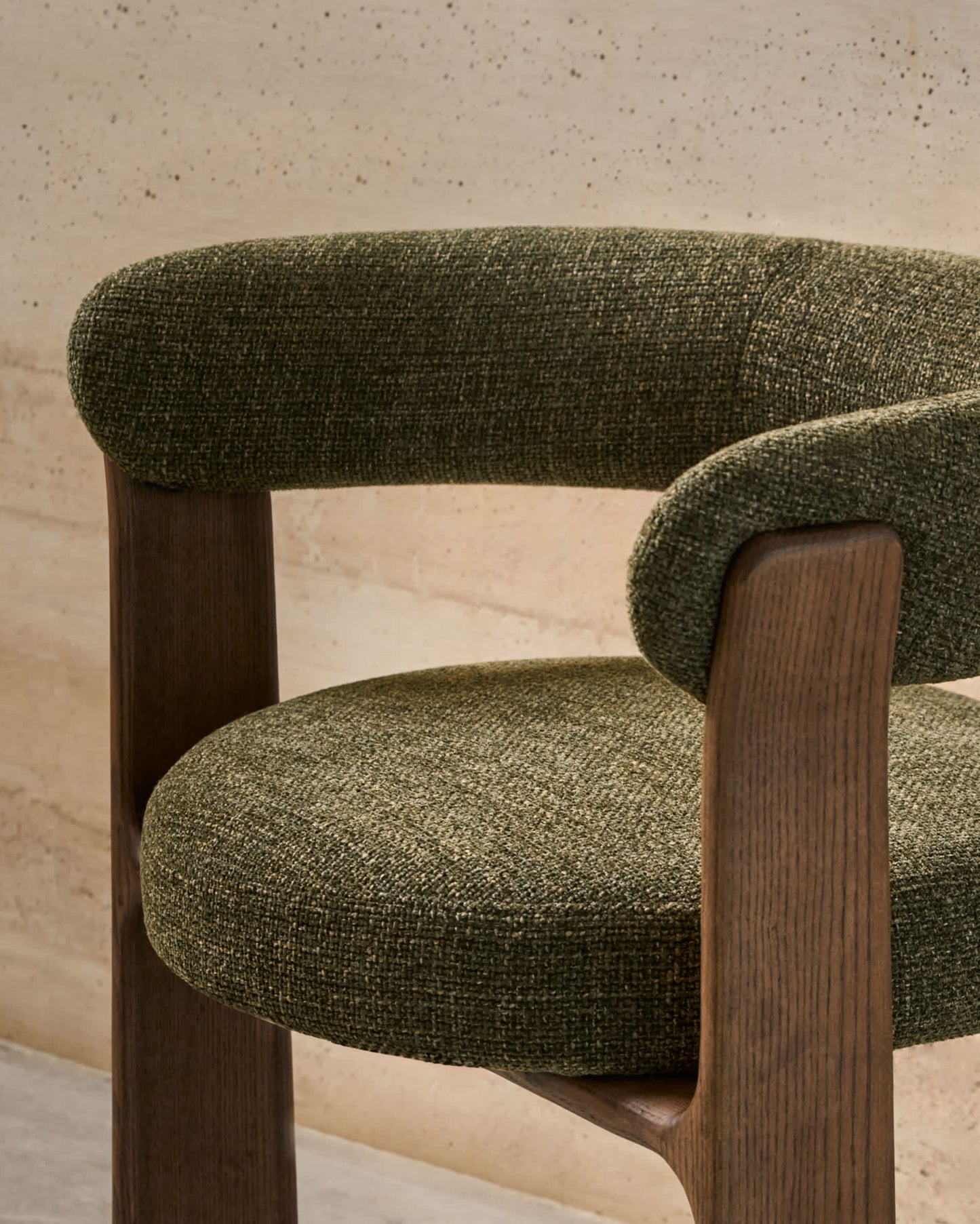 Sedia Granite 3 gambe in ciniglia verde e legno massello di frassino finitura noce