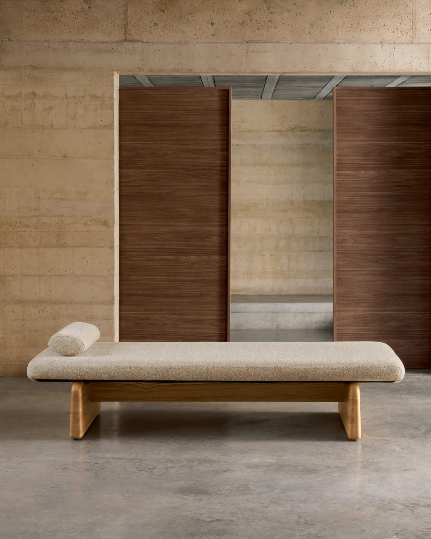 Chaise-longue Topaz in ciniglia beige e legno massello di frassino finitura naturale 200cm FSC 100%