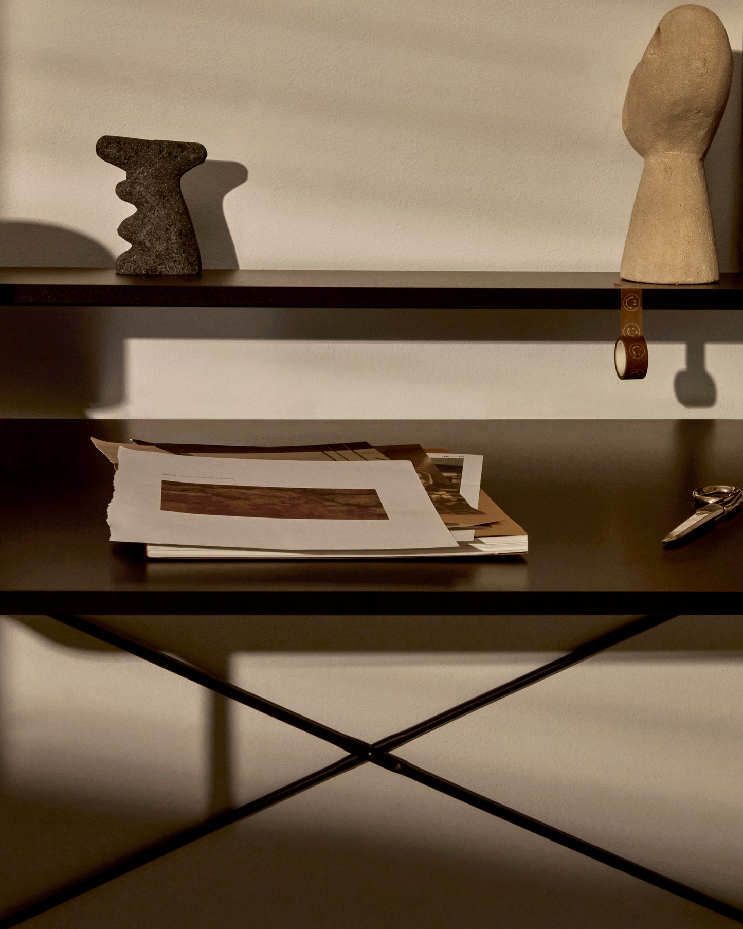 Tavolo Galatia nera in melamina con gambe in metallo verniciato nero 120 x 60 cm