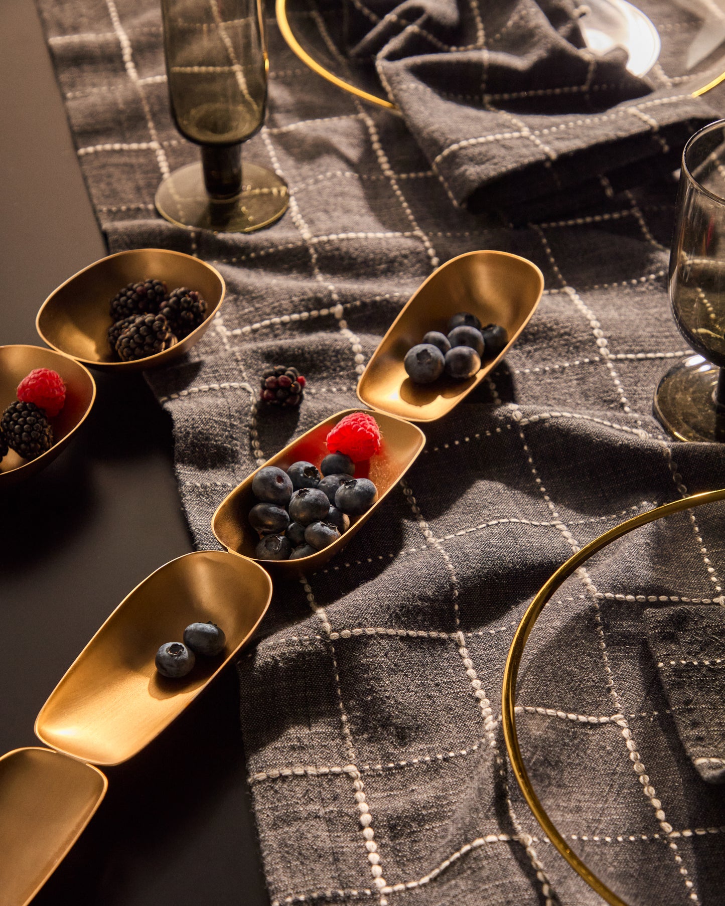 Piatti Aruc uniti in acciaio inossidabile dorato