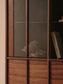 Vetrina Onix massello e impiallacciatura di noce finitura scura 101x170cm FSC