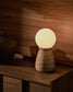 Lampada da tavolo Okeni in travertino e vetro