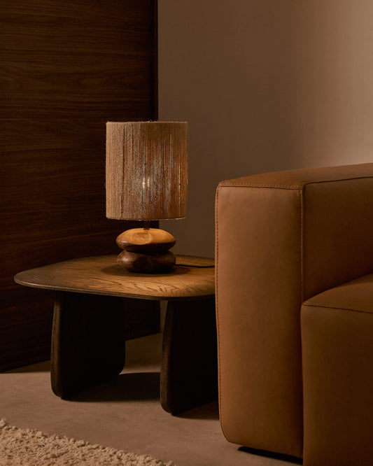 Lampada da tavolo Kor in legno d'acacia con finitura scura e iuta