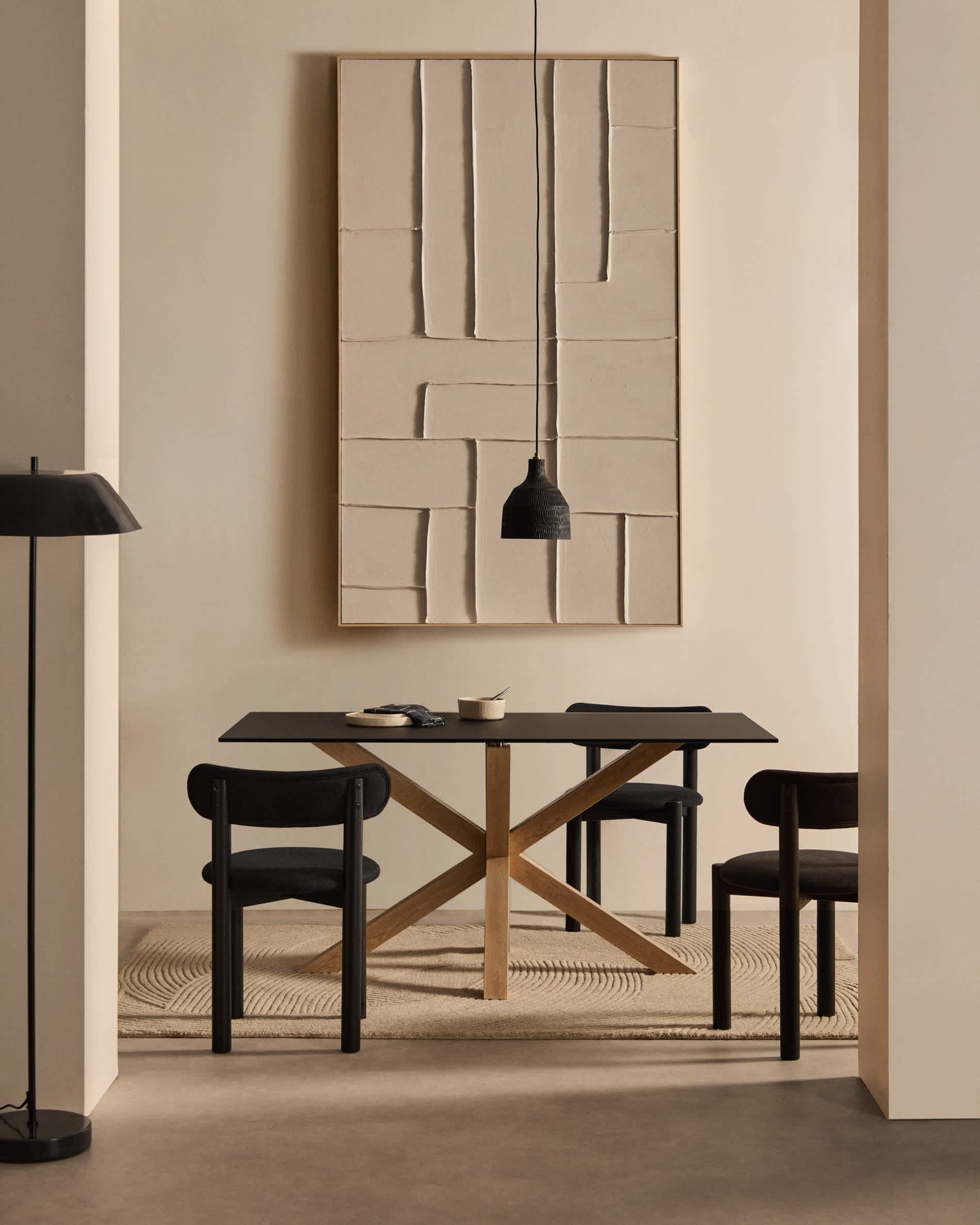 Tavolo Argo di vetro nero opaco e gambe in acciaio effetto legno 160 x 90 cm